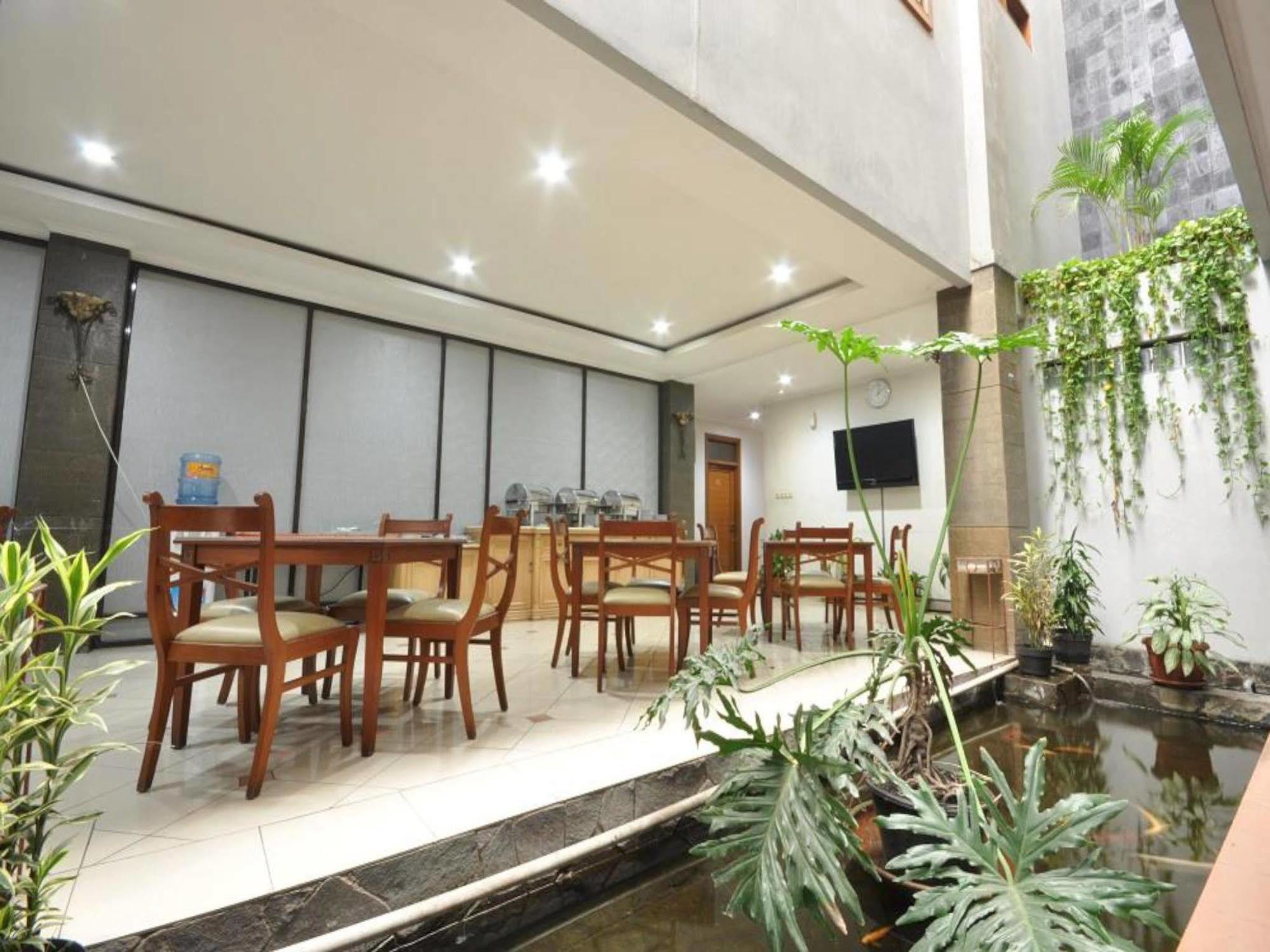 Caryota Hotel Bandung Buitenkant foto