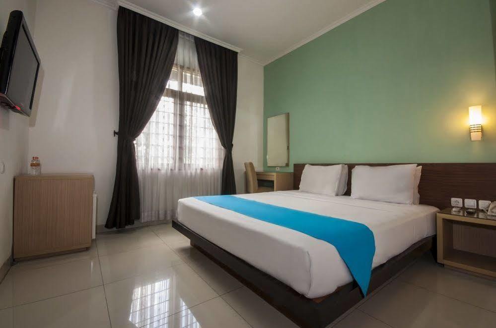 Caryota Hotel Bandung Buitenkant foto